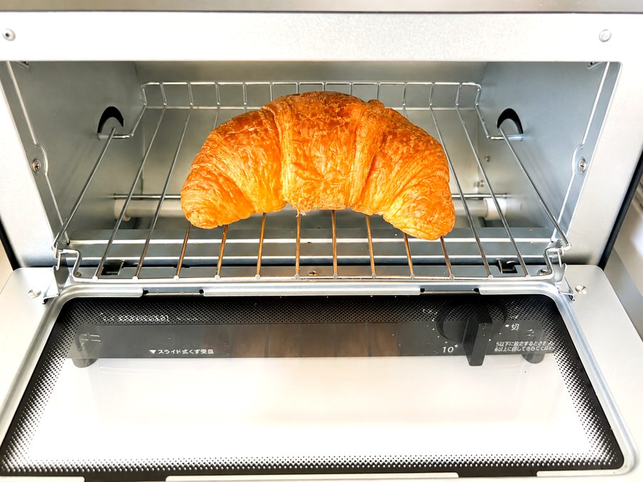 トースターで焼いている様子
