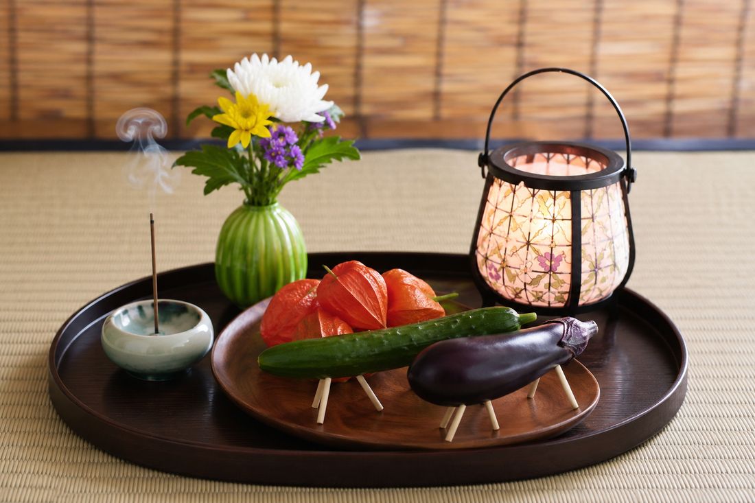 お盆の精霊馬と盆提灯